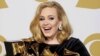 Adele đoạt 6 giải Grammy, các nhạc sĩ tưởng niệm Whitney Houston