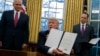 Trump firma salida de EE.UU. de Acuerdo Transpacífico