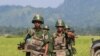 ရခိုင်ပြည်နယ်တွင်း လုံခြုံရေးယူနေသည့် မြန်မာ့တပ်မတော်သားများ။ (အောက်တိုဘာ ၂၁၊ ၂၀၁၆)