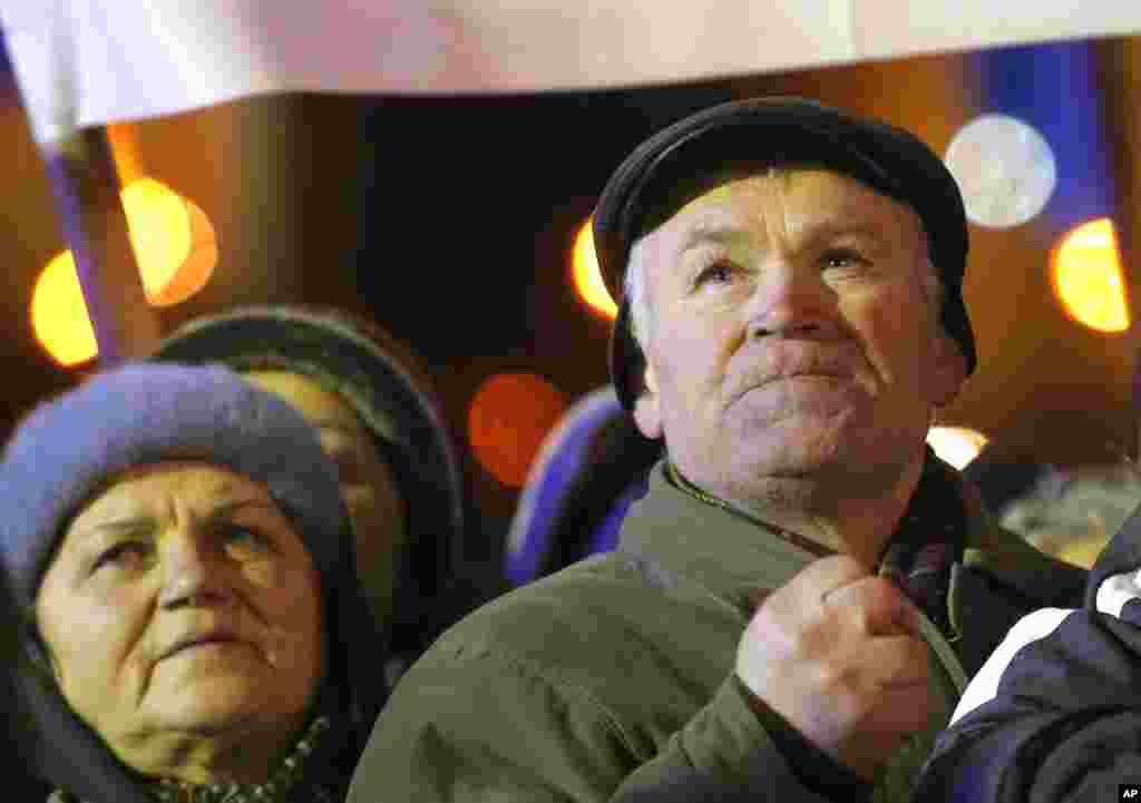 Ukrainians attend a rally in Independence Square in Kyiv, Dec. 2, 2013. 