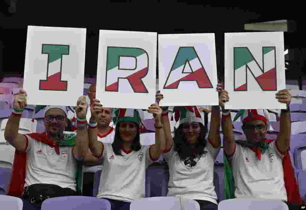 این تماشاگران برای تشویق تیم ایران به ورزشگاه رفته بودند. ژاپن با سه گل ایران را شکست داد.