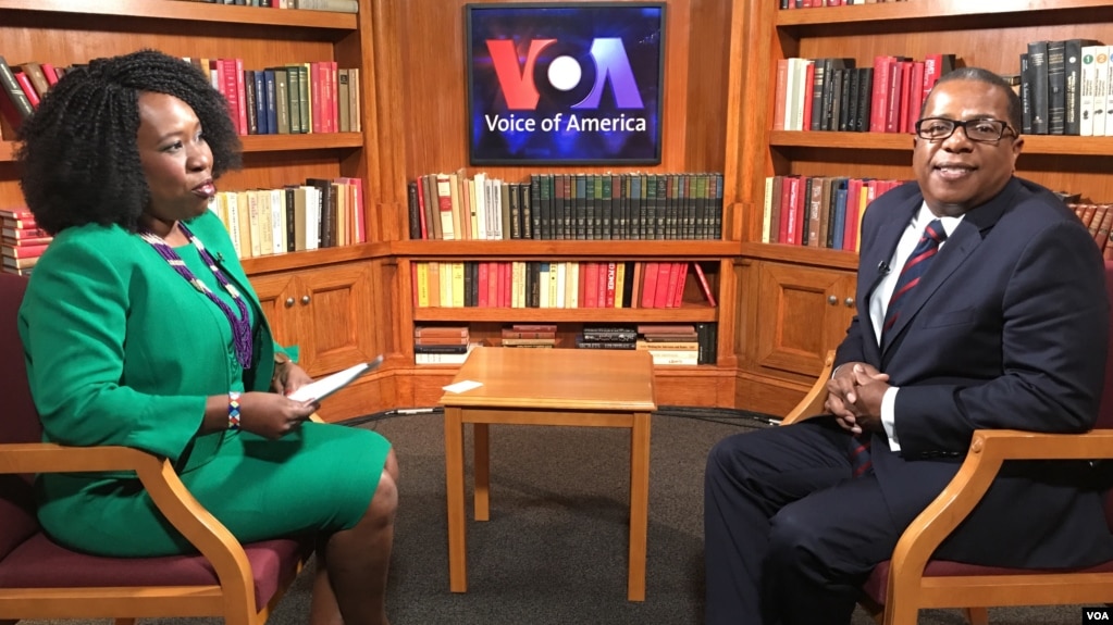 Brian Nichols, left, U.S. ambassador to Zimbabwe, is interviewed by VOA Zimbabwe Service's Marvelous Mhlanga-Nyahuye in Washington, Sept. 14, 2018. 