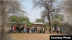 FILE - A long line at a food-distribution site in Malawi. (Credit: WFP)