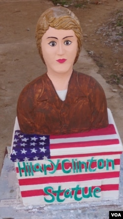 The sculpture of Hillary Clinton took Shir Hussain Hoaida 30 days to create. (Z. Bamyani/VOA)