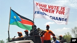 Southern Sudanese hold pro-independence banners as they march through the streets of the southern capital Juba, 9 Oct 2010.