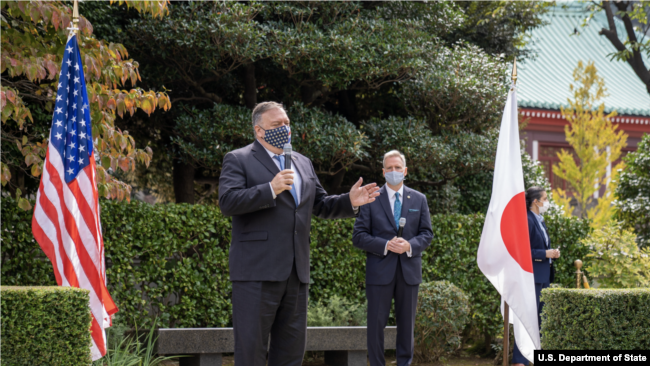 美国国务卿蓬佩奥2020年10月6日在美国驻日本大使馆称赞美日同盟关系（蓬佩奥推特账号）