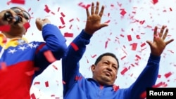 Con una mayoría de votos, el actual presidente y candidato Hugo Chávez continúa como presidente de Venezuela para el periodo 2013-2019.