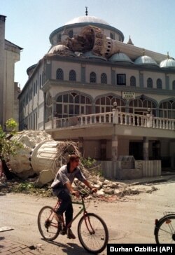 Minareleri yıkılan Sakarya Aziziye Camisi