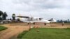 Конго: пассажирский самолет упал на территорию жилого района 