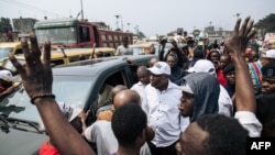 Martin Fayulu elongo na Adolphe Muzito (az'o monana te) kati na balandi ba bango na botamboli na Kinshasa, 30 juin 2019.