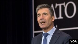 ທ່ານ Anders Fogh Rasmussen ເລຂາທິການໃຫຍ່ ຂອງອົງການ NATO ກ່າວຕໍ່ກອງປະຊຸມນັກຂ່າວ ທີ່ກອງບັນຊາການ NATO ທີ່ນະຄອນບຣັສເຊີລ