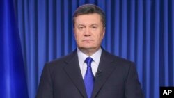 Preiden Ukraina Viktor Yanukovych saat menyampaikan pidato kenegaraan yang ditayangkan melalui televisi di Kyiv, Ukraina, Rabu pagi (19/2).