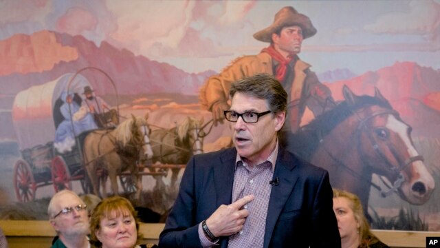 La campaña del gobernador Perry se ha visto afectada por la falta de fondos y la baja popularidad entre los votantes.