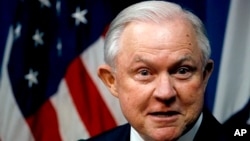 El secretario de Justicia de EE.UU., Jeff Sessions, anunció la designación de cinco grupos criminales como principal amenaza.