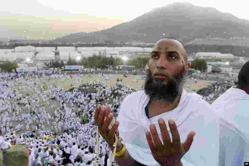 رواں سال 20 لاکھ سے زائد عازمین فریضہ حج ادا کر رہے ہیں جن میں اکثریت کا تعلق دنیا کے متعدد ممالک سے ہے۔