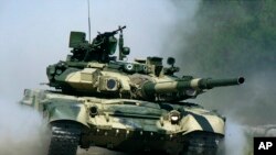 在2004年一次武器展销会上的俄罗斯T-90S型坦克