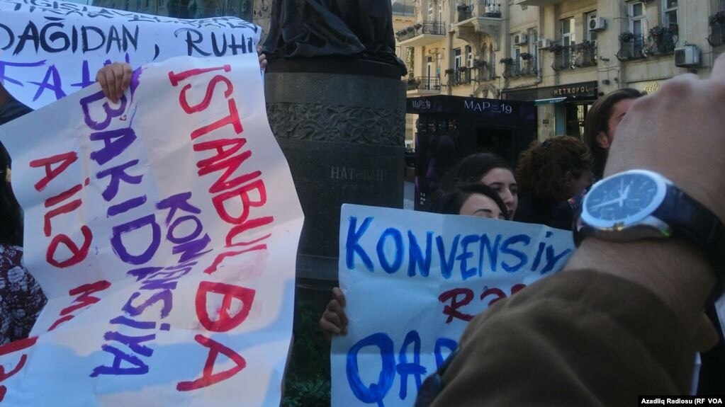 25 noyabr Qadın Zorakılığı ilə Beynəlxalq Mübarizə Günüdür -Bakıda aksiya