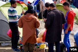 Some enterprising refugees have been buying basic foodstuffs to resell to others living in the makeshift camp at Idomeni, Greece. (J. Dettmer/VOA)