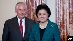 9月28日早上美國國務卿蒂勒森(左)與中國國務院副總理劉延東(右)共同主持了首輪美中社會與人文對話。