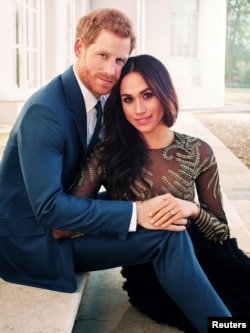 Una de las dos fotos oficiales del compromiso del príncipe Harry y Meghan Markle publicadas por el Palacio de Kensington. Windsor, Gran Bretaña .