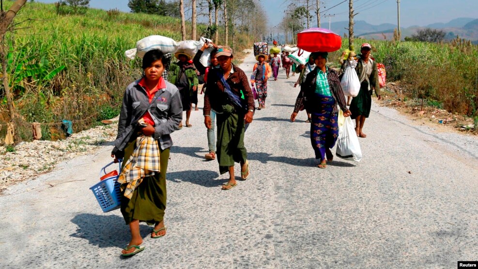 စစ္ပြဲ ပဋိပကၡေၾကာင့္ထြက္ေျပးေနရတဲ့ ျပည္သူမ်ား