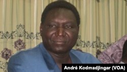 Laldjim Narcisse, journaliste indépendant et analyste politique, à N’Djamena, le 23 janvier 2019. (VOA/André Kodmadjingar)