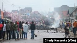 Des manifestants ont affronté la police dans les rues de Goma, en RDC, le 30 octobre 2017. (VOA/Charly Kasereka)