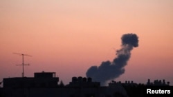 지난 20일 이스라엘의 가자지구 공습이 있고 난 뒤 상공으로 검은 연기가 솟아오르고 있다. (자료사진)