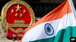 印度国旗与中国国徽