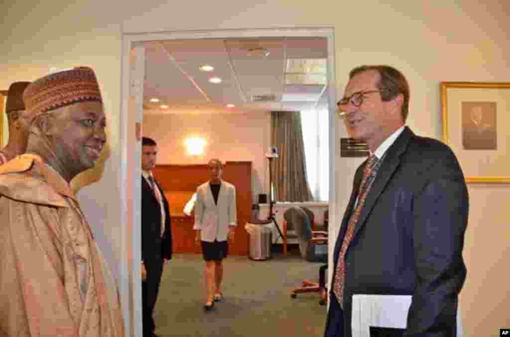 Nigerian Vice-President Namadi Sambo Visits VOA in Washington, DC