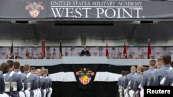 លោក​​បារ៉ាក់ អូបាម៉ា ប្រធានាធិបតី​សហរដ្ឋ​អាមេរិក​ថ្លែង​នៅ​ពិធី​ចែក​សញ្ញាប័ត្រ​នៅ​​បណ្ឌិតសភា​យោធា​សហរដ្ឋ​អាមេរិក​​នៅ​ West Point រដ្ឋ​ញូវយ៉ក កាល​ពី​ថ្ងៃ​ពុធ ទី​២៩ ខែ​ឧសភា ឆ្នាំ​២០១៤។