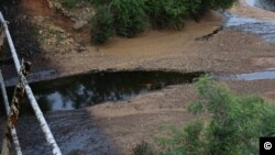 Environmental officials say if this oil spill in Zamfara State, Nigeria is not cleaned up, thousands of farms could be damaged and other economic activities like artisanal gold mining could be disrupted. (Photo courtesy Ivan Gayton)