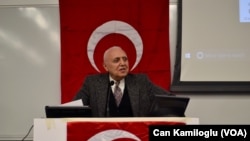 Gazeteci-yazar Yılmaz Polat, konuşmasında “15 yıldır iktidarda olan AKP’nin hedefi cumhuriyet,” dedi.