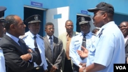 Governador do Namibe, Isaac dos Anjos, visitando postos postos policiais da fronteira