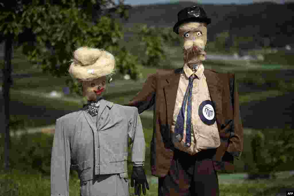 Scarecrows are displayed during a &#39;Scarecrows Fair&#39; in Castellar, Italy&#39;s northern village near Cuneo.