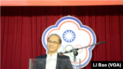 台湾行政院院长2017年7月5日在中华奥会会徽前发表讲话 （台湾行政院照片）