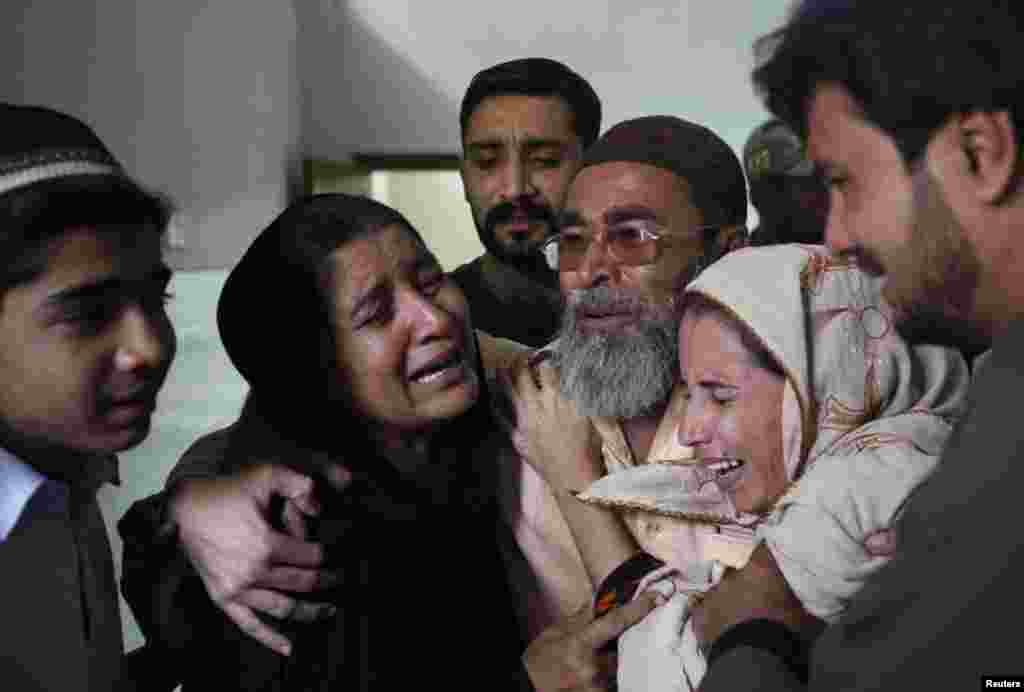 کراچی میں پولیو کی رضاکار خاتون نسیمہ بی بی کی ہلاکت کے بعد اہل خانہ غم سے نڈھال