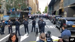 نیو یارک میں سی این این کے دفتر کے باہر پولیس کی ناکہ بندی