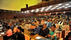 Bakeli mibeko na ndako ya Assemblée nationale. Kinshasa, 12 novembre 2012.