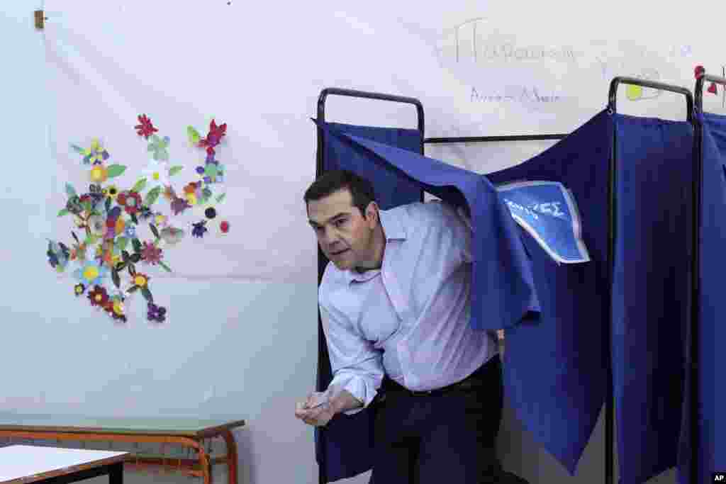 نخست وزیر یونان رای خود را به صندوق انداخت. یونان شاهد انتخابات شهرداری ها و مقامات محلی است.&nbsp;