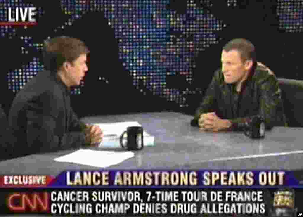 25 août 2005 : Armstrong apparait dans l'émission "Larry King Live" de CNN avec le journaliste Bob Costas pour discuter des allégations de dopage contre lui.