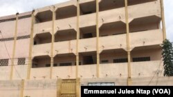 Un collège d’enseignement secondaire privé fermé pour cause du Covid-19 à Yaoundé, le 6 avril 2020. (VOA/Emmanuel Jules Ntap)