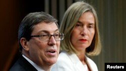 Cuba's Foreign Minister Bruno Rodriguez and European Union foreign policy chief Federica Mogherini address a joint news conference after their meeting at the EU Council in Brussels, Belgium, May 15, 2018. 
