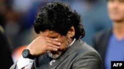Tương lai của cựu sao bóng đá Maradona chưa dứt khoát