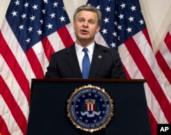 크리스토퍼 레이 연방수사국(FBI) 국장이 지난달 워싱턴 D.C. 의 FBI 본부에서 연설하고 있다.