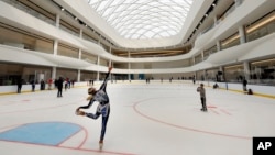 Sabrina Piliero, with World Ice Events, practices on the rink at the American Dream mega entertainment and shopping complex in East Rutherford, N.J., Friday, Oct. 25, 2019. (AP Photo/Richard Drew)