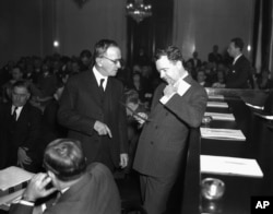 Edward Rightor, left, and Senator Huey P. Long get confrontational at Senate hearing in 1934.