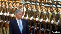 Tổng thống Bill Clinton thăm Hà Nội, Việt Nam, hôm 17/11/2000 (ảnh tư liệu).
