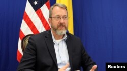 El embajador de EE. UU. para Venezuela, James Story, durante una entrevista en Bogotá, el 12 de abril de 2019.