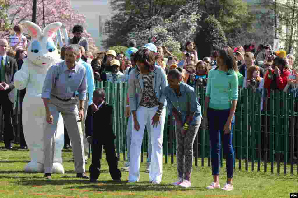 Las hijas de Barack Obama, Sasha y Malia participaron del evento.